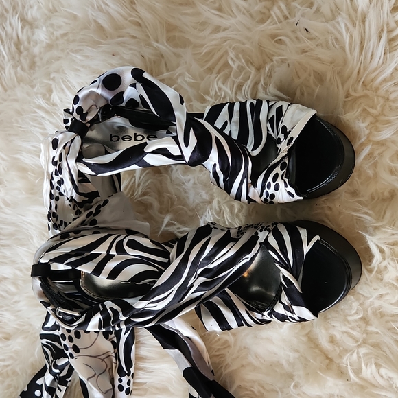 EUC BEBE black and white scarf heels - size 8 - Picture 5 of 16